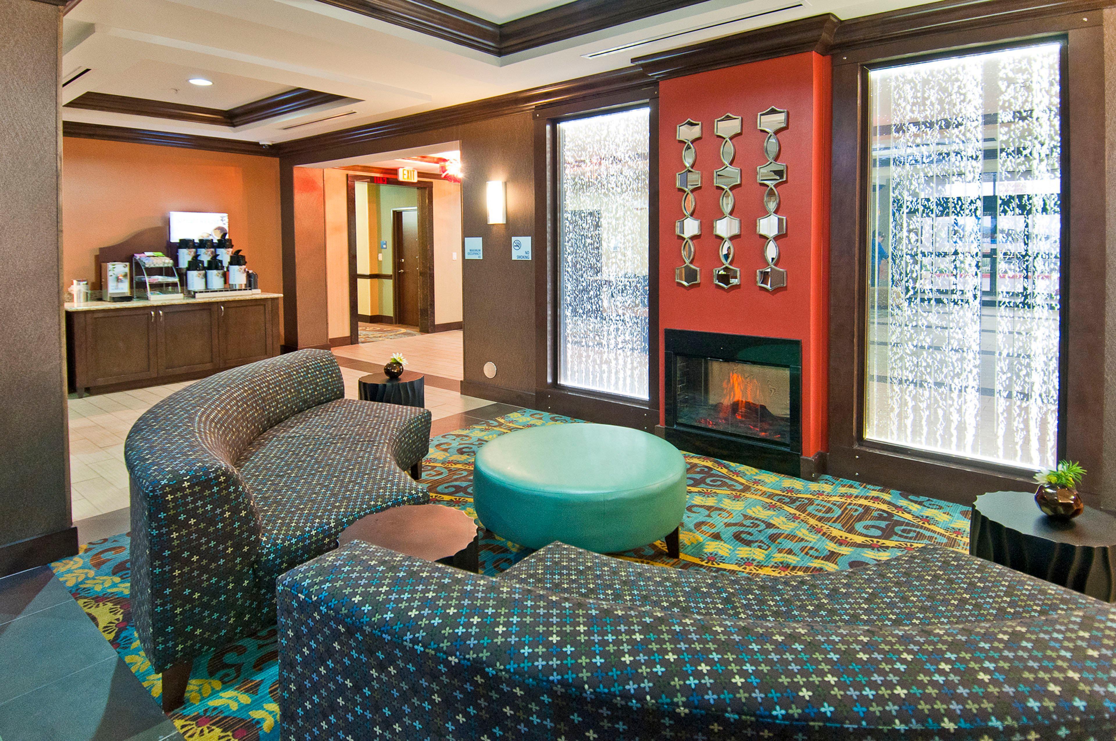 Holiday Inn Express & Suites San Antonio Frost Bank Center By Ihg Exterior foto