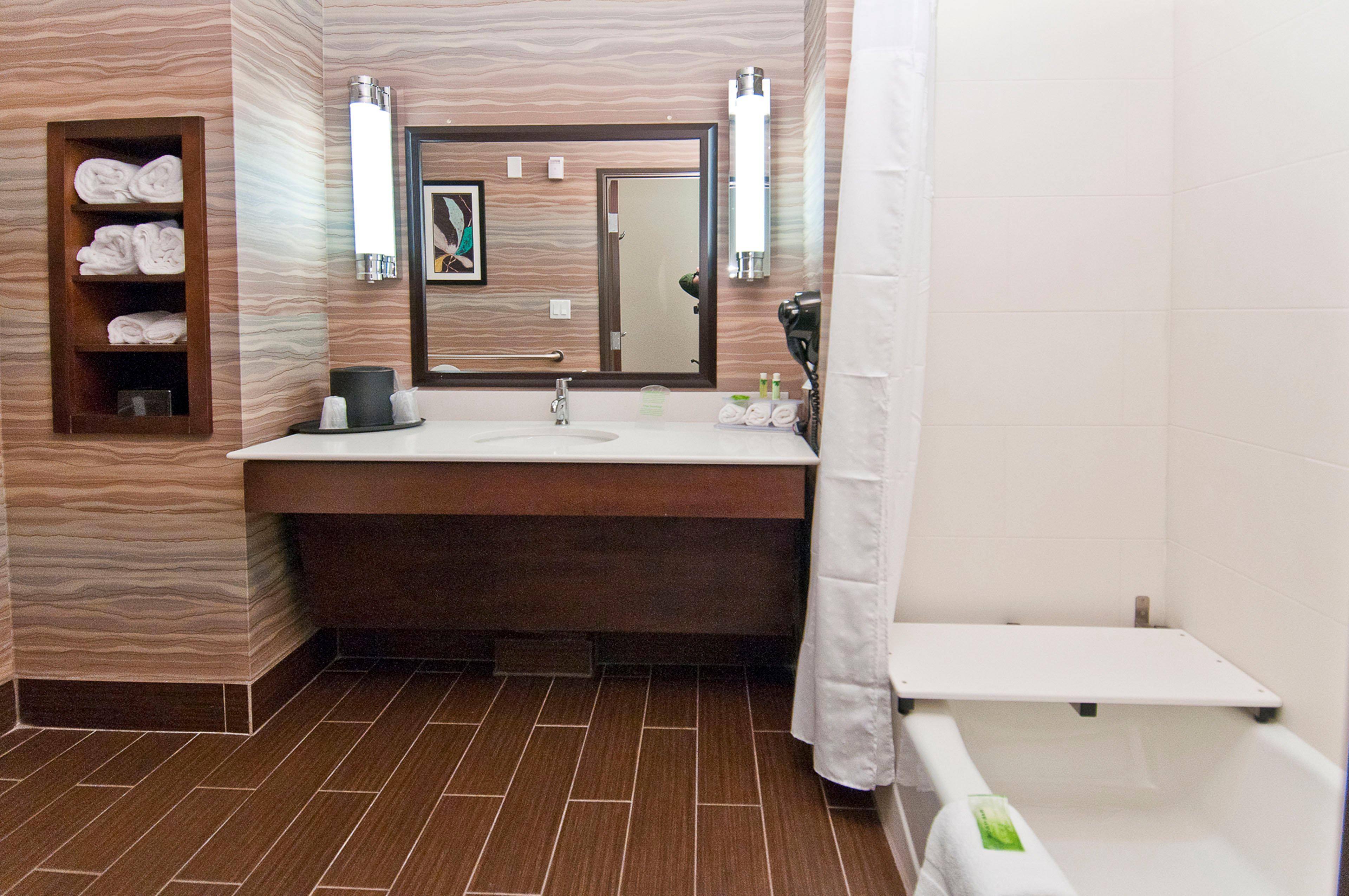 Holiday Inn Express & Suites San Antonio Frost Bank Center By Ihg Exterior foto