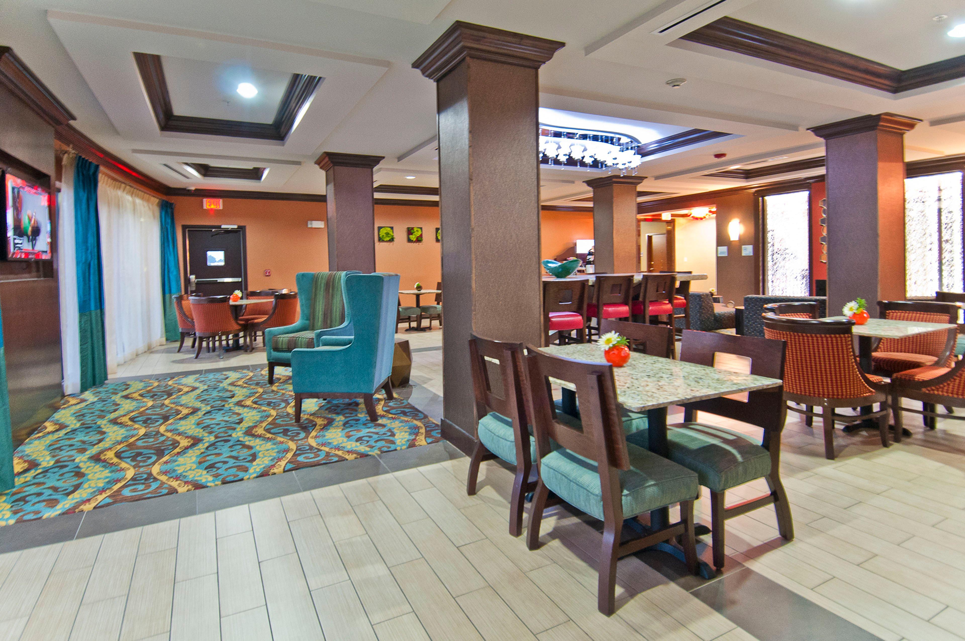 Holiday Inn Express & Suites San Antonio Frost Bank Center By Ihg Exterior foto